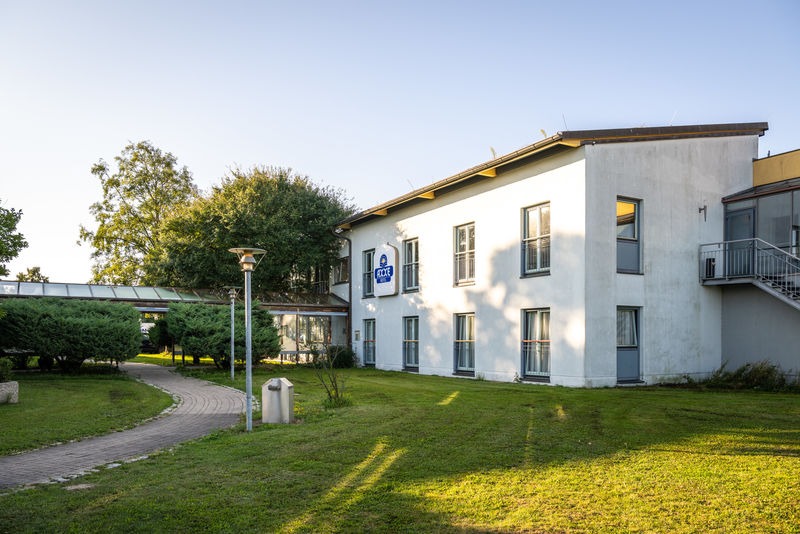 imgi_1_csm_Raststaettenhotel_Dresdner_Tor_Sued_Aussenaufnahme_II_911b17073d