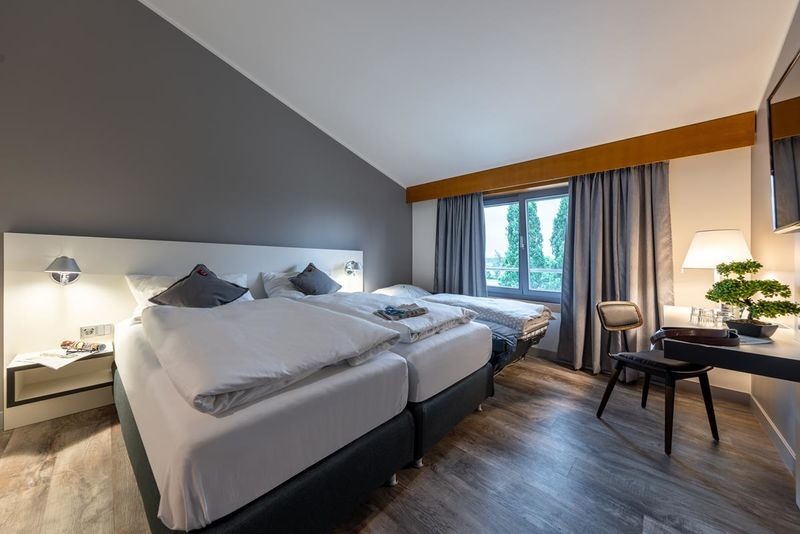 imgi_23_csm_Hotel_Leipheim_Sued_Dreibettzimmer_III_2524dff105