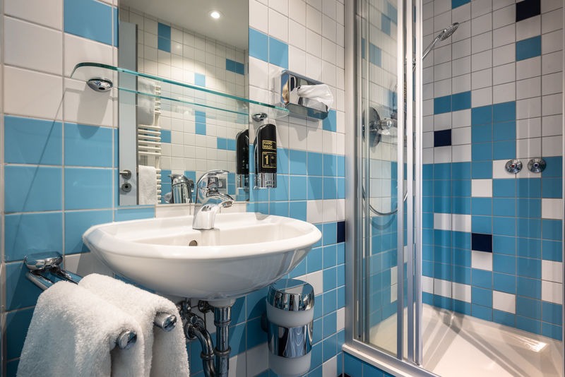 imgi_44_csm_2024-080-Raststaettenhotel_Kassel_Ost_Badezimmer_Beispiel_33d0e60b13
