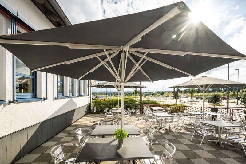 imgi_46_csm_2024-002-Raststaettenhotel_Kassel_Ost_Sonnen-Terrasse_037cf1f046