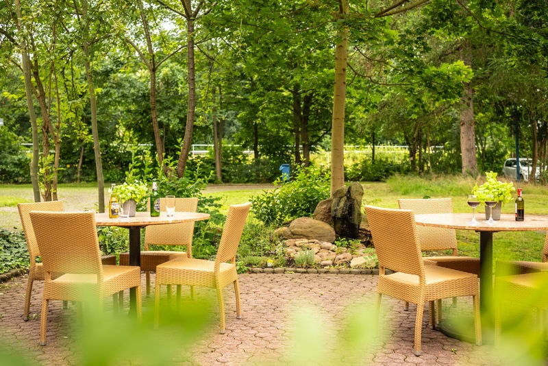 imgi_72_csm_2024-050-Raststaettenhotel_Kassel_Ost_Garten_7581c18313